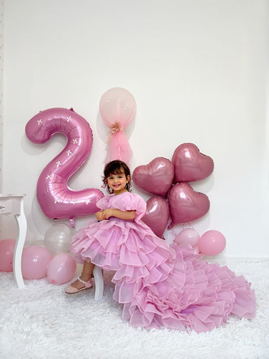 Robe princesse fille rose organza avec jupe à volants et longue traîne