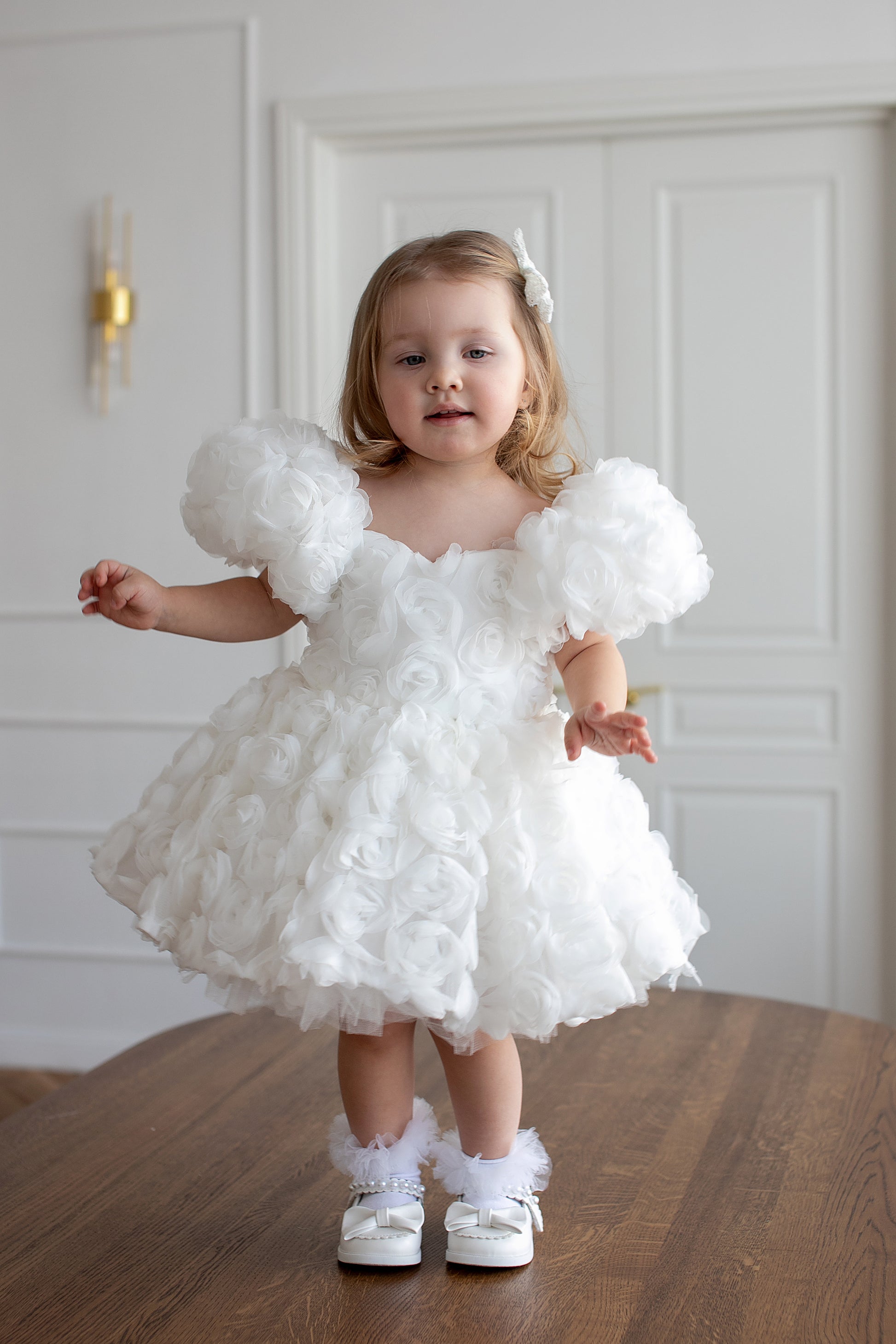ROBE FLEURS 3D ROSE blanc  MANCHES BOUFFANTES)