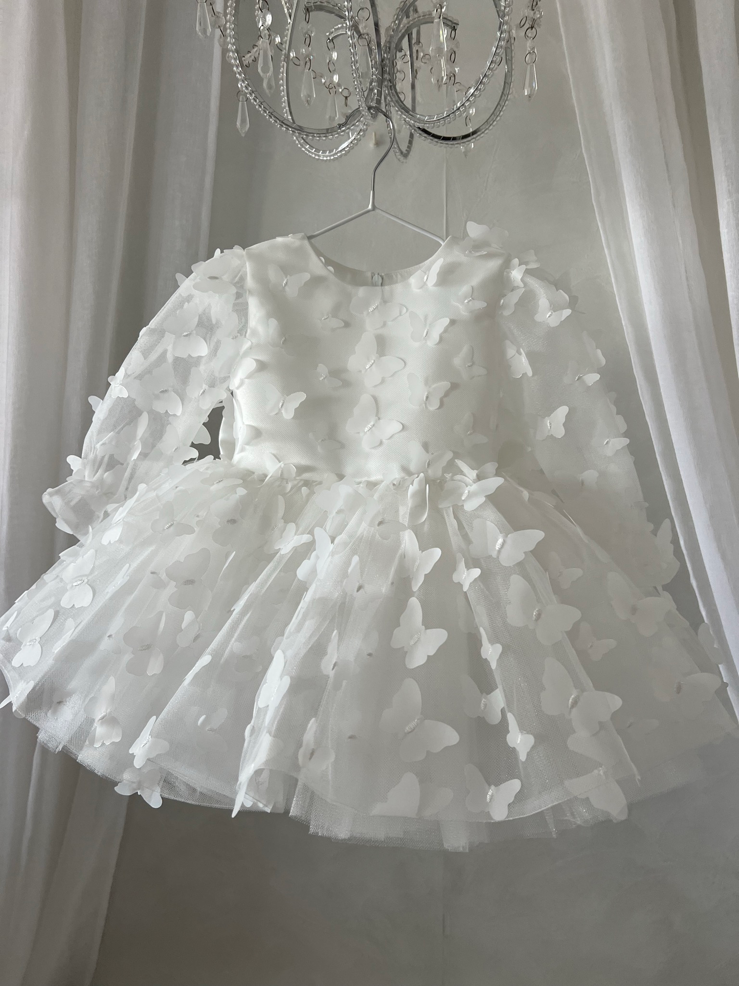 ROBE PAPILLON 3D BLANCHE  MANCHES LONGUES
