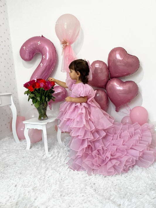 Robe anniversaire fille rose en organza avec traîne et volants étagés