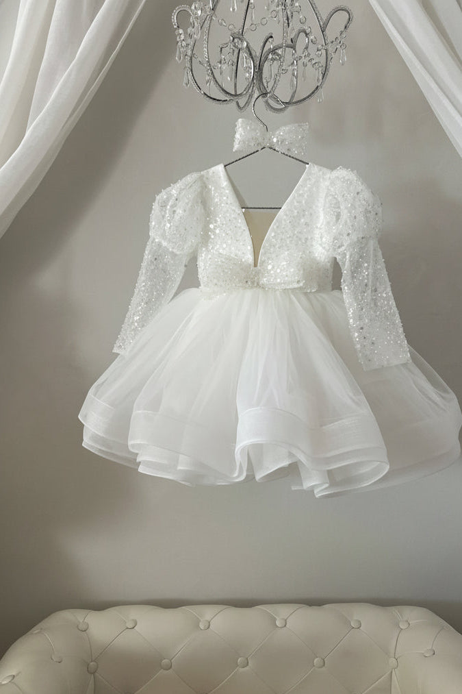 Robe cérémonie blanche à paillettes avec manches longues rendu lumineux élégant