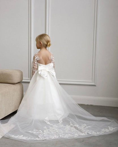 Robe cortège fille en mikado avec dentelle fleurs et traîne amovible élégante