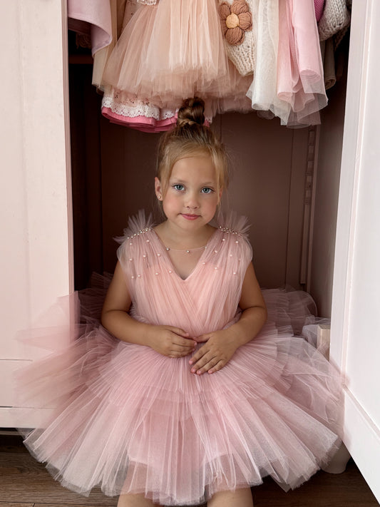 Robe mariage fille en tulle bois de rose avec perles et bretelles élégantes