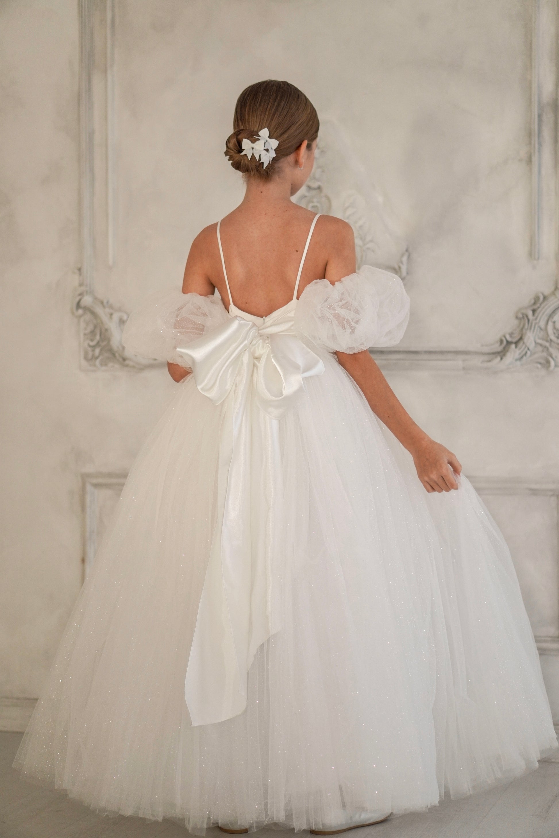 Robe princesse fille blanche pailletée dos avec grand nœud satin élégant