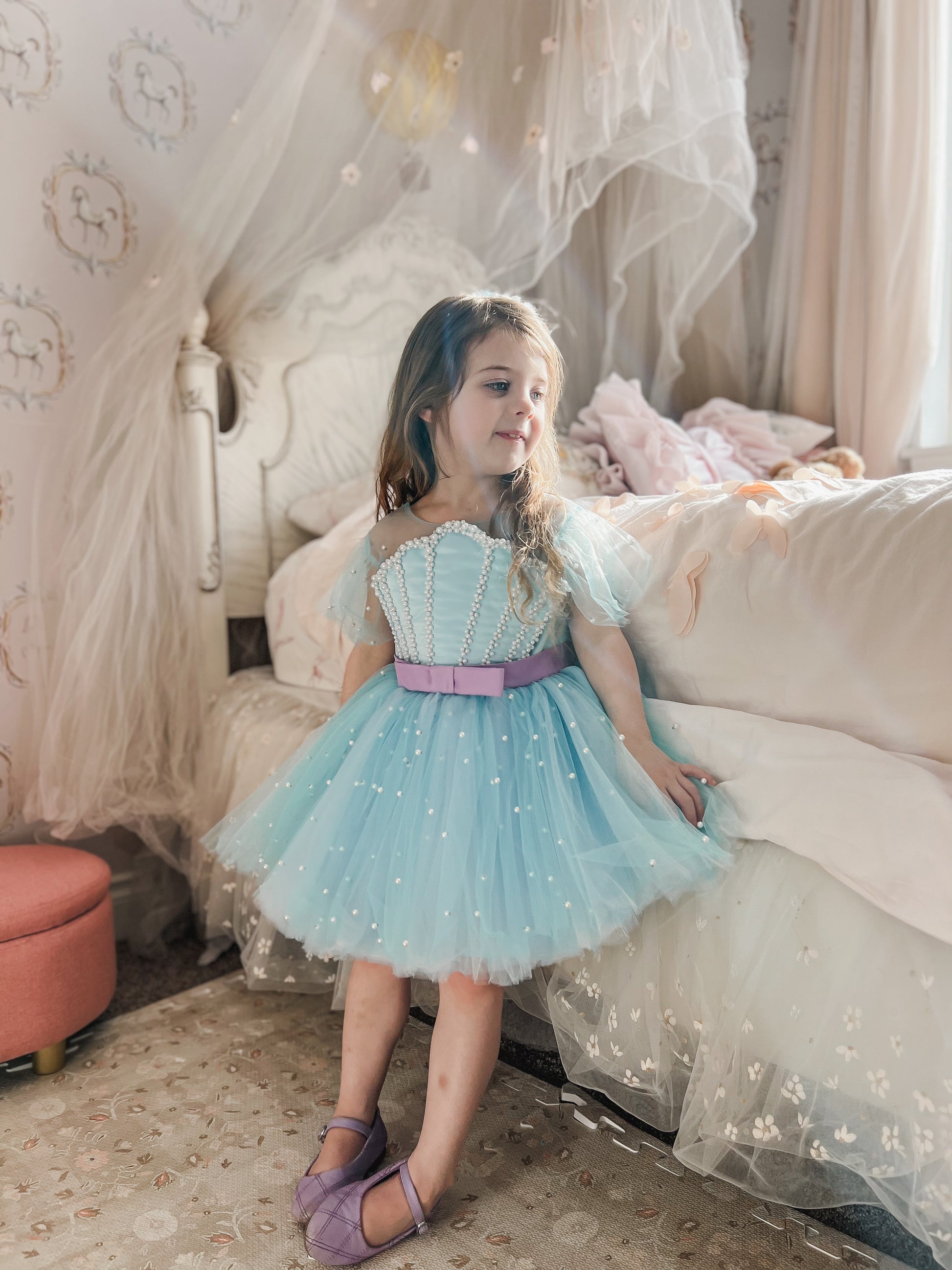 enfant robe princesse sirène turquoise avec bustier coquillage et détails perles