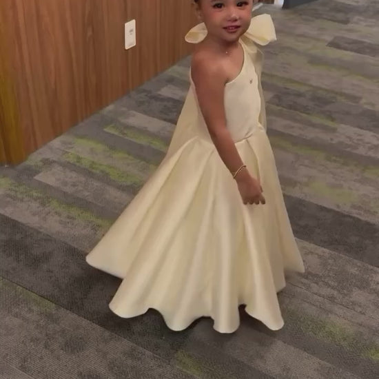 Robe cérémonie fille une épaule jaune beurre mikado