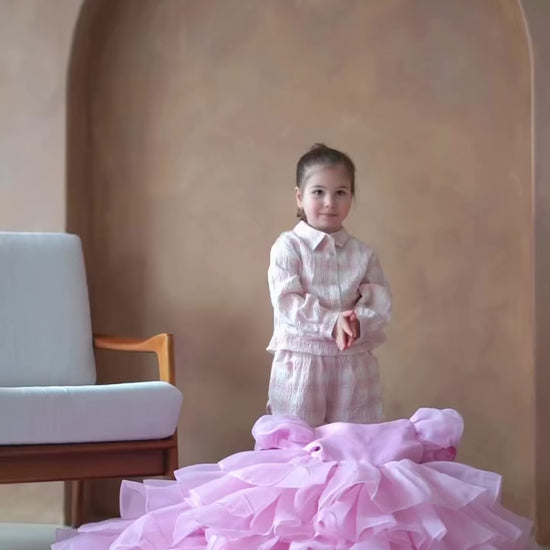Vidéo robe fille avec traîne amovible en organza démonstration volants étagés