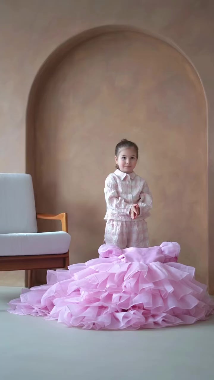 Vidéo robe fille avec traîne amovible en organza démonstration volants étagés