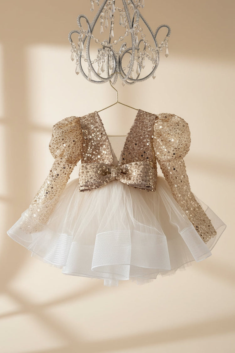 robe cérémonie champagne à paillettes dorées avec manches longues rendu lumineux élégant
