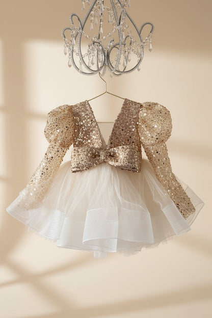 robe cérémonie champagne à paillettes dorées avec manches longues rendu lumineux élégant